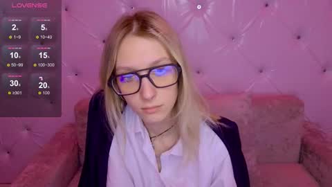 akiro_kim online show from 10, 3, 2026