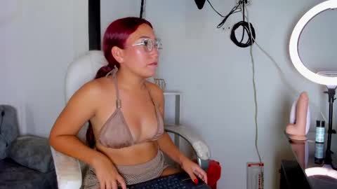 Alahia Gil online show from 26, 4, 2026