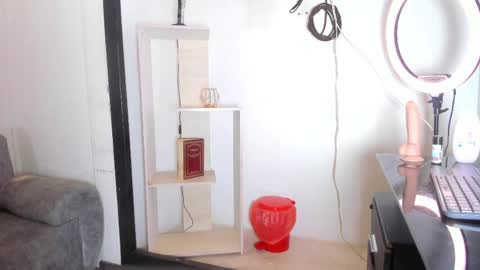 Alahia Gil online show from 27, 4, 2026