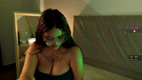 alaiaaddict online show from 30, 4, 2026
