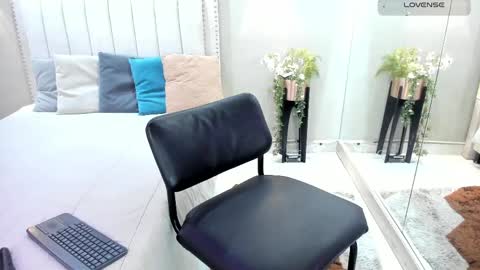     online show from 18, 4, 2026