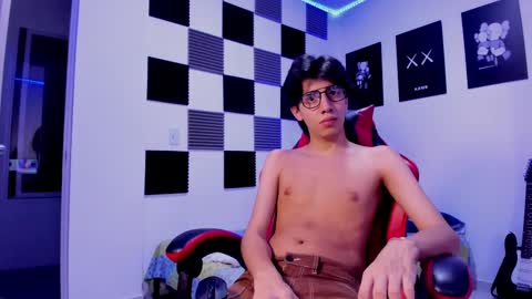 Snapshot of alan_boy01 chatting on 9, 10, 2025 Alan Boy online show from 9, 10, 2025