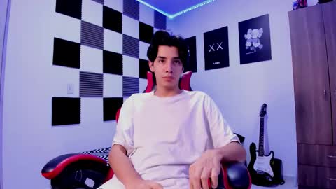 Snapshot of alan_boy01 chatting on 13, 11, 2025 Alan Boy online show from 13, 11, 2025