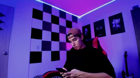 Snapshot of alan_boy01 chatting on 20, 11, 2025 Alan Boy online show from 20, 11, 2025