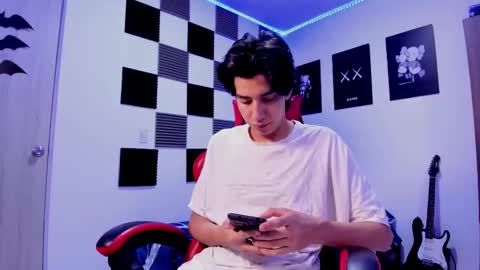 Snapshot of alan_boy01 chatting on 4, 12, 2025 Alan Boy online show from 4, 12, 2025