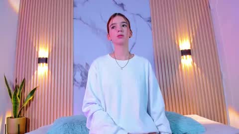 Snapshot of alana_333 chatting on 10, 9, 2025 A L A N A online show from 10, 9, 2025