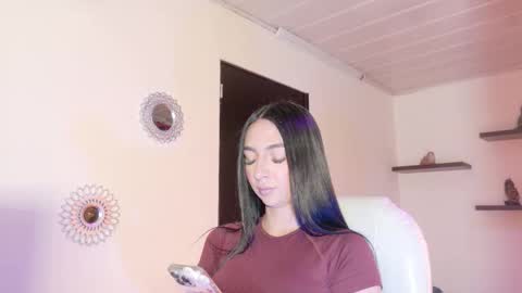 Maeve  online show from 16, 12, 2025