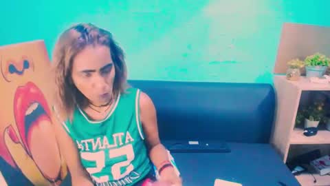 alanadelray online show from 11, 1, 2025