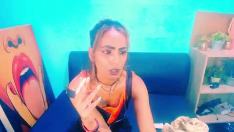 alanadelray online show from 25, 1, 2025