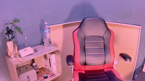 alanadelray online show from 25, 2, 2025