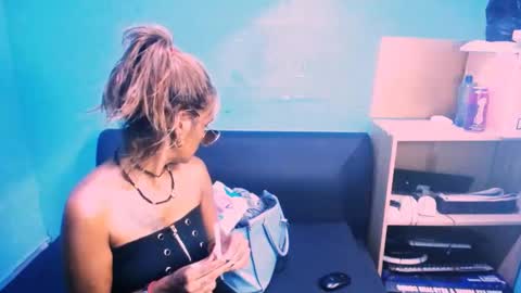 alanadelray online show from 12, 3, 2025