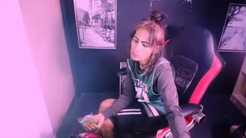 alanadelray online show from 2, 12, 2025