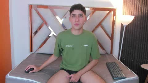 Snapshot of alantaylorr_ chatting on 7, 4, 2026 alantaylorr_ online show from 7, 4, 2026