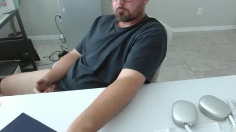 Snapshot of alaska4411 chatting on 22, 4, 2026 John online show from 22, 4, 2026