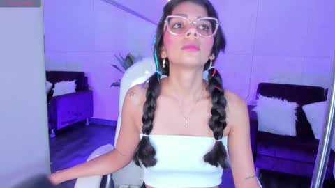 Alassia Hocthner online show from 4, 10, 2025