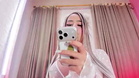 Snapshot of aleja_hill chatting on 2, 11, 2025 Aleja Hill online show from 2, 11, 2025