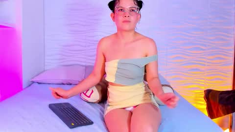 Snapshot of alejagarcia_ chatting on 16, 10, 2025 CUTE ALEJA online show from 16, 10, 2025