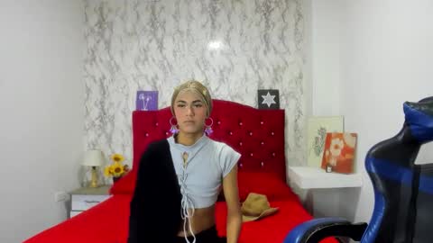 ALEJANDRA JAMES online show from 14, 4, 2026