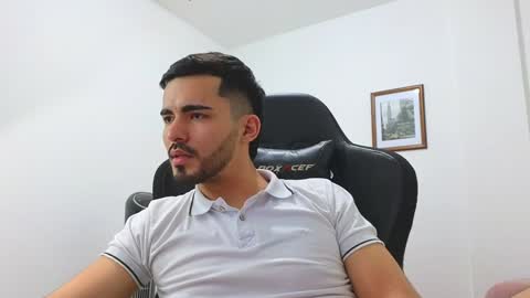 Snapshot of alejandroo_7 chatting on 5, 1, 2025 alejandroo_7 online show from 5, 1, 2025