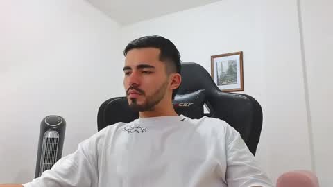 Snapshot of alejandroo_7 chatting on 7, 1, 2025 alejandroo_7 online show from 7, 1, 2025