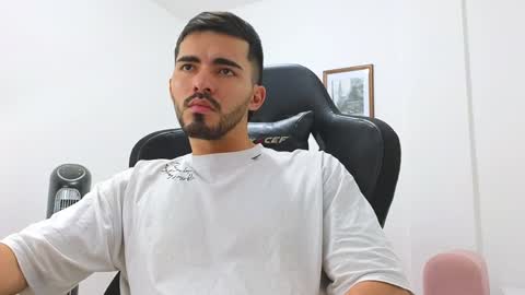 Snapshot of alejandroo_7 chatting on 7, 1, 2025 alejandroo_7 online show from 7, 1, 2025