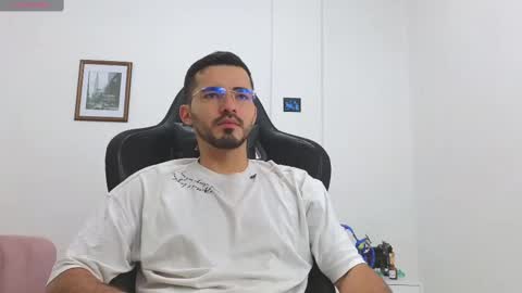 Snapshot of alejandroo_7 chatting on 25, 10, 2025 alejandroo_7 online show from 25, 10, 2025