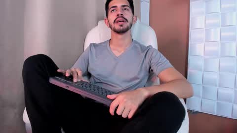 Snapshot of alejandrostorm chatting on 15, 10, 2025 Alejo online show from 15, 10, 2025