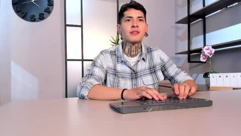 Snapshot of alejo_grey_ chatting on 6, 4, 2026 Alejo Gray online show from 6, 4, 2026