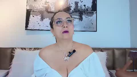 Snapshot of alessandraleroy chatting on 4, 7, 2026 Alessandra online show from 4, 7, 2026