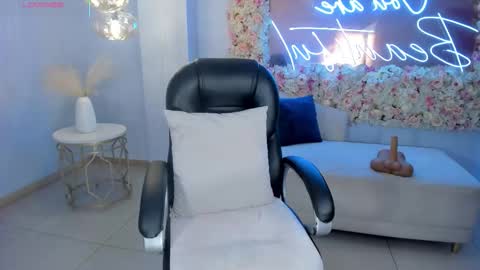 ALESSA ROMERO  online show from 18, 10, 2025