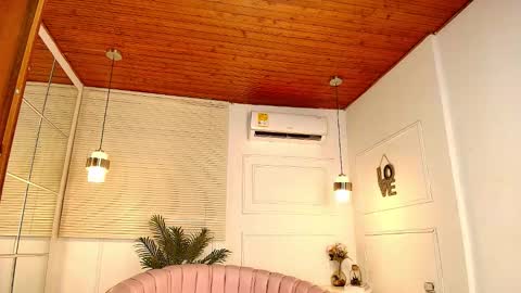 Alejandra  online show from 7, 1, 2026