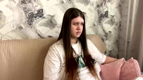 Aletta Oushen online show from 28, 2, 2025