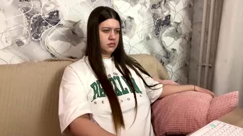 Aletta Oushen online show from 4, 3, 2025