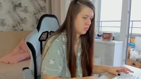 Aletta Oushen online show from 9, 10, 2025