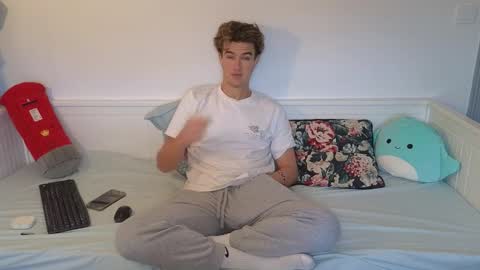 Snapshot of alex83530 chatting on 16, 12, 2025 Alex83530 online show from 16, 12, 2025