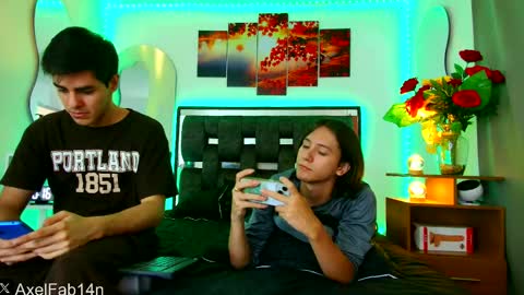 Snapshot of alex_and_fabian chatting on 3, 2, 2025 sneider online show from 3, 2, 2025