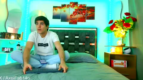 Snapshot of alex_and_fabian chatting on 8, 3, 2025 sneider online show from 8, 3, 2025