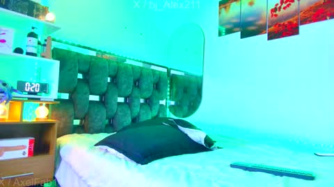 Snapshot of alex_and_fabian chatting on 7, 11, 2025 sneider online show from 7, 11, 2025