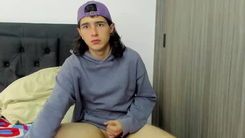 alex_connorr online show from 6, 1, 2025