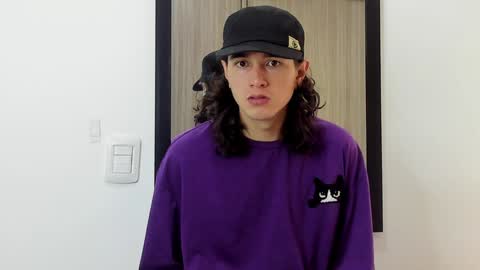 alex_connorr online show from 1, 2, 2025