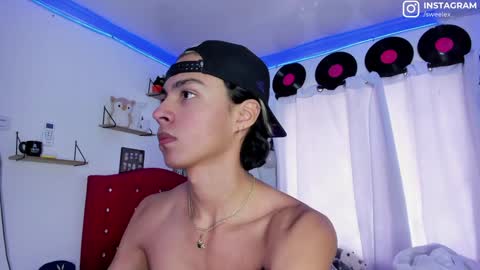 Snapshot of alex_sweet_69 chatting on 30, 12, 2024 Alex online show from 30, 12, 2024