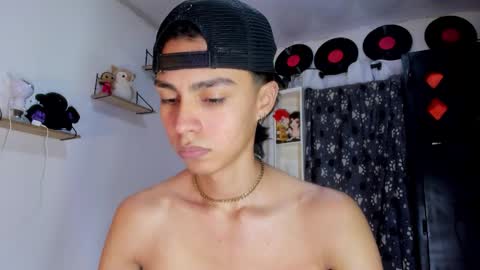 Snapshot of alex_sweet_69 chatting on 15, 11, 2025 Alex online show from 15, 11, 2025