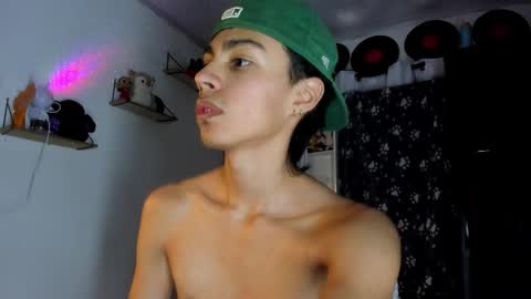 Snapshot of alex_sweet_69 chatting on 18, 12, 2025 Alex online show from 18, 12, 2025