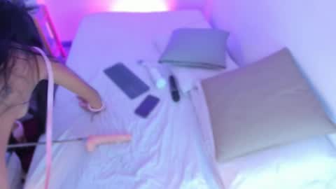 Alexa Millers online show from 2, 3, 2025