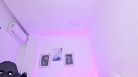 Alexa Millers online show from 3, 3, 2025