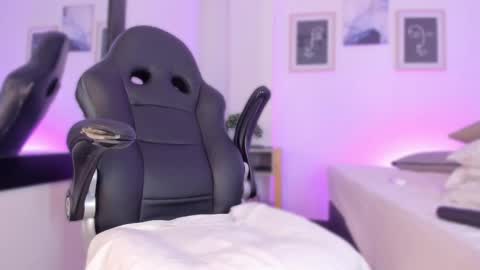 Alexa Millers online show from 8, 3, 2025