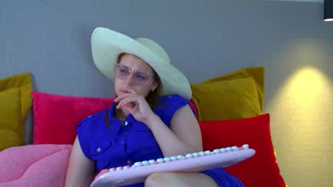 Snapshot of alexaavery chatting on 20, 6, 2026 AlexaAvery online show from 20, 6, 2026