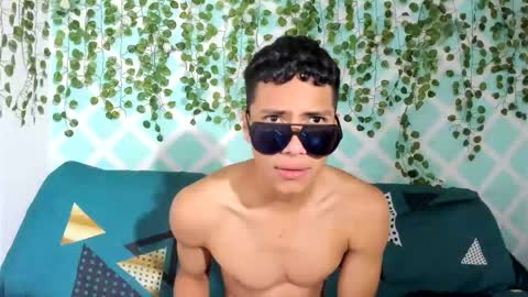 chicos hot online show from 28, 9, 2025