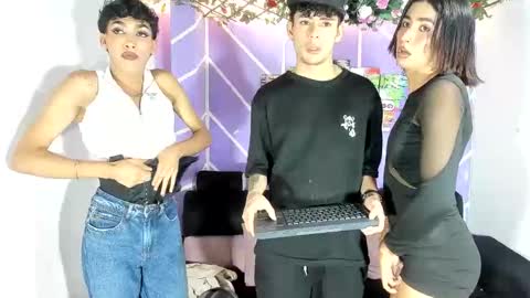 chicos hot online show from 25, 4, 2026