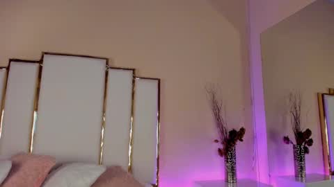 alexandraa_gomez online show from 15, 9, 2025